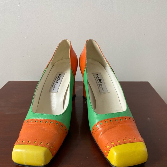 Sasha Fabiani Shoes - The perfect 90’s pump. Square toe,chunky heel